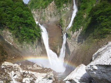 富山　虹　称名滝